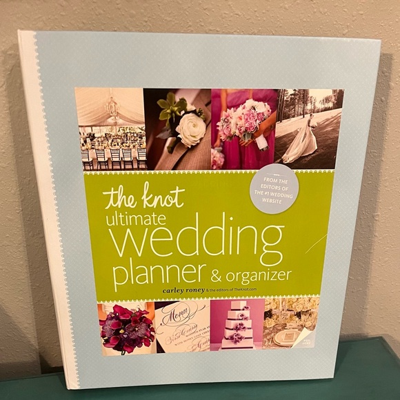 The Knot Ultimate Wedding Planner & Organizer [binder edition] - Picture 1 of 5